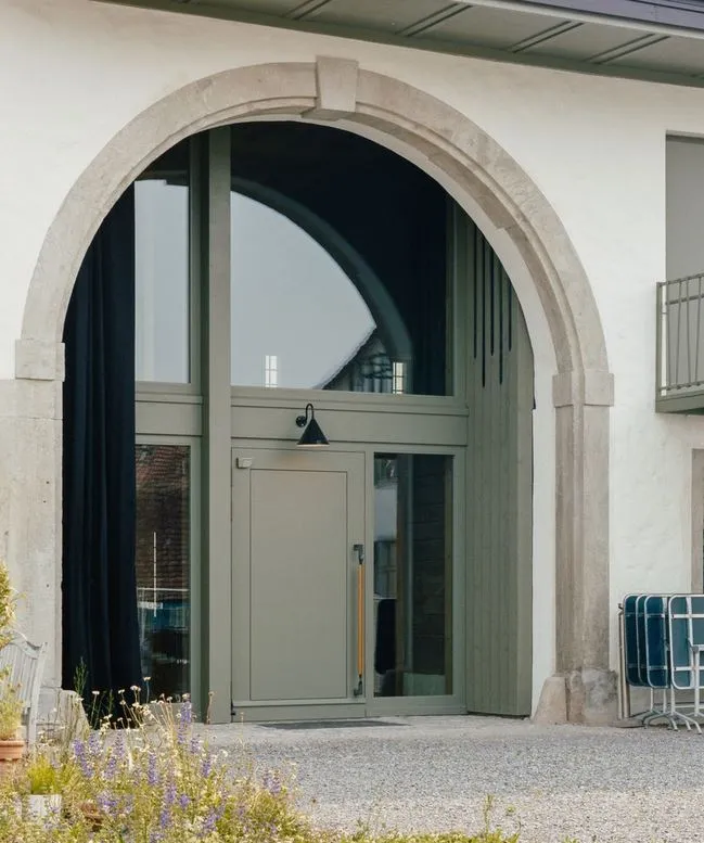 gesamtfront tuere und glas