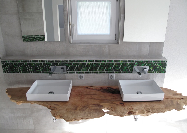 Baumstamm Badezimmer