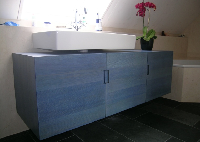 Waschtisch blau