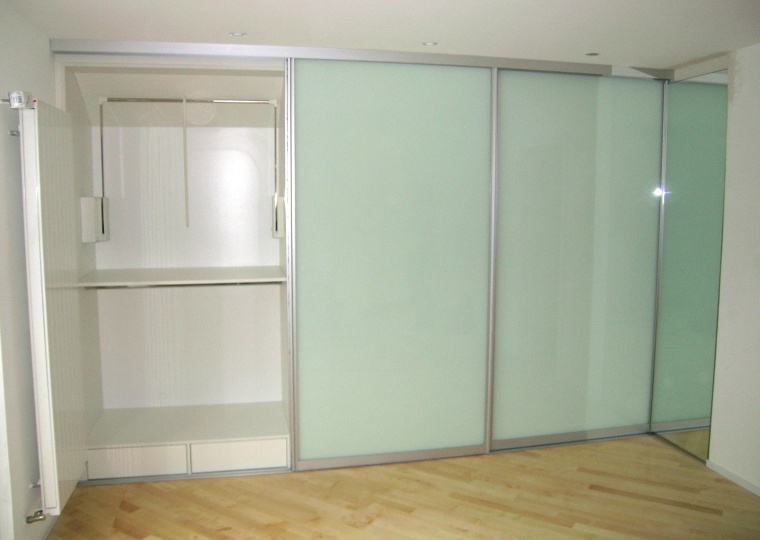 Schiebetürschrank 2
