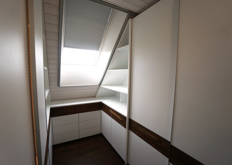 Schrank in Dachschräge 2