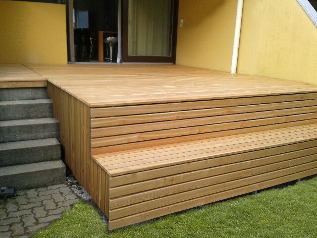 Terassenboden mit Treppe
